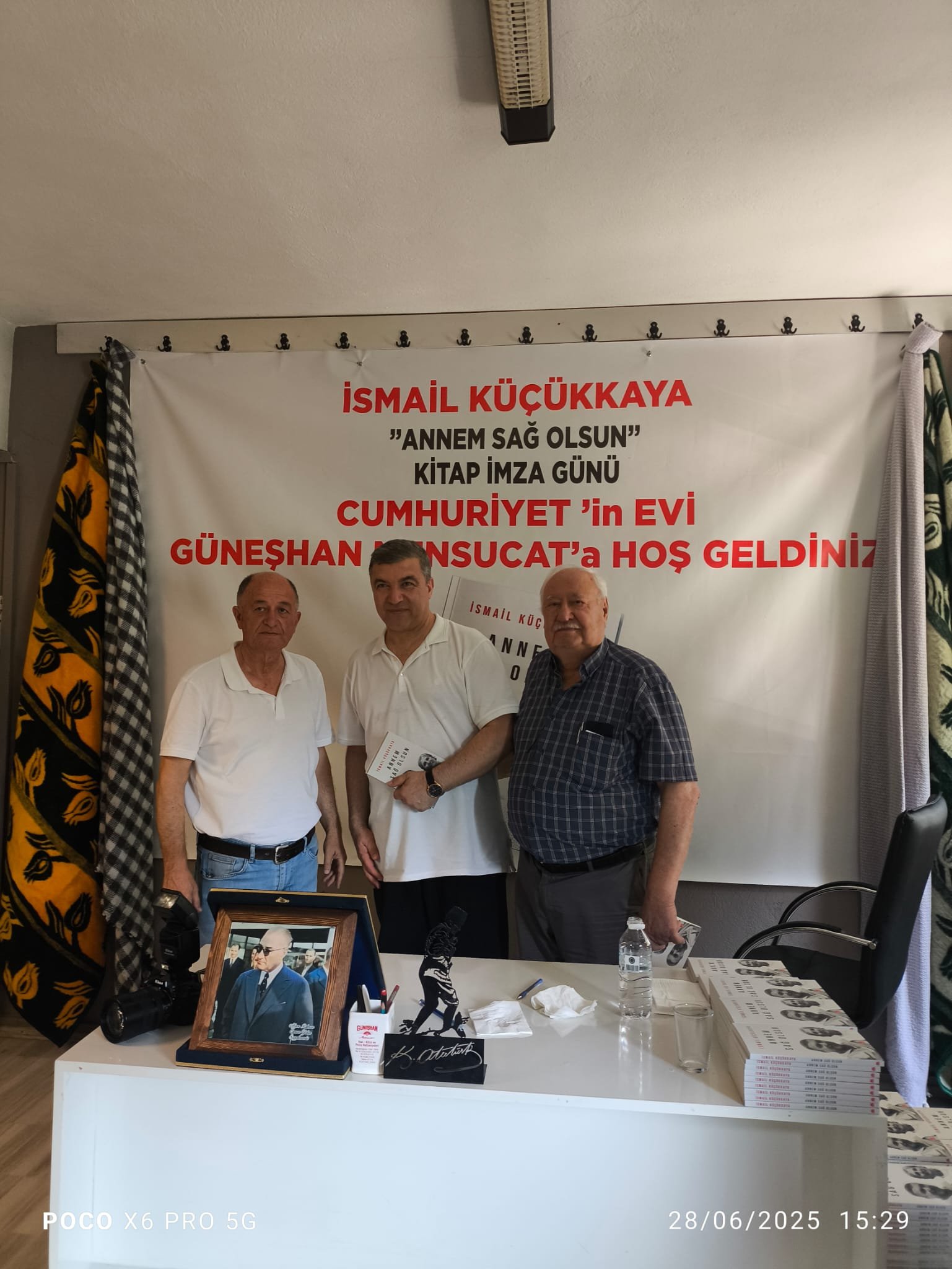 KÜÇÜK KAYA NIN  “ANNEM SAĞ OLSUN” KİTABI YOĞUN İLGİ GÖRDÜ