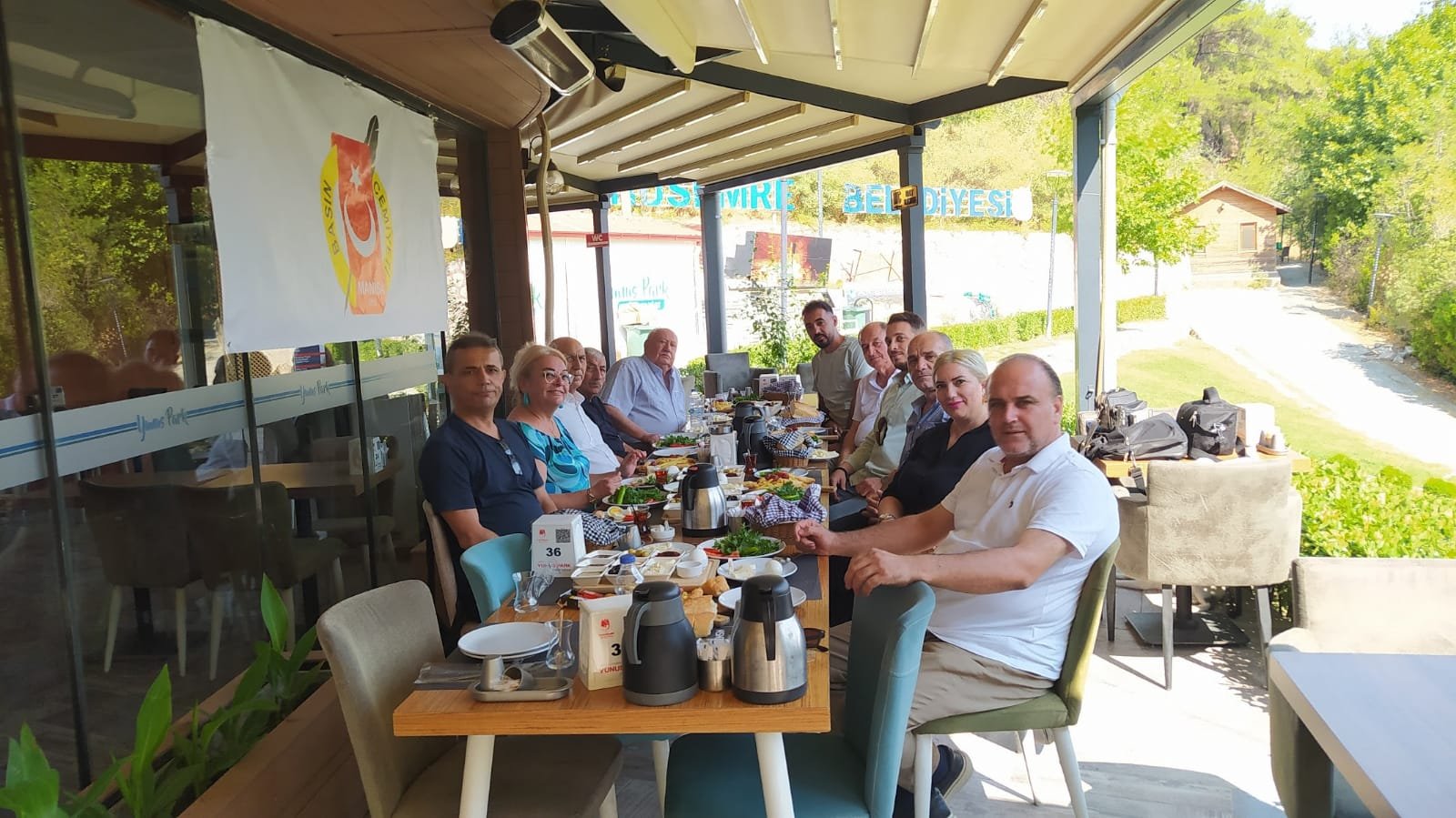 Manisa Basın Cemiyeti Üyeleri Kahvaltıda Bir Araya Geldi